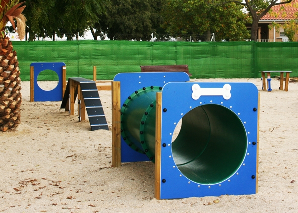 Playground equipment Canine Line