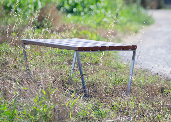 Mobilier urbain avec bancs, corbeilles, potelets, jardinières et équipement , Bancs , UB12B Banquette Egeo , 