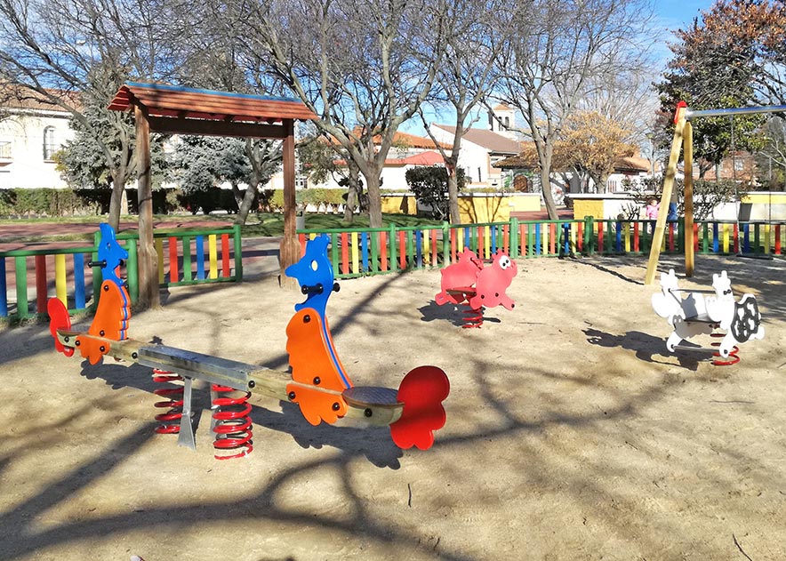 Parcs infantils amb gronxadors, tobogans i jocs infantils , Molles , PML13 Molla Picos , 