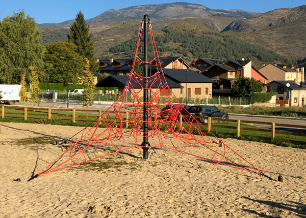 Aire de jeux avec toboggans, balançoires et jeux pour enfants , Filets , PRI4 PYRAMID4 , 