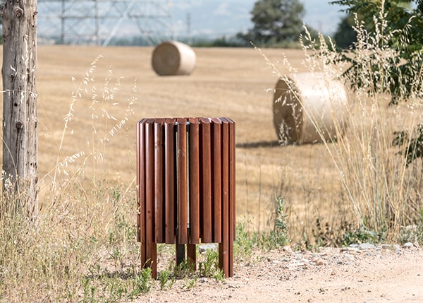 Mobilier urbain avec bancs, corbeilles, potelets, jardinières et équipement , Corbeilles , UP16 Corbeille Salou , 